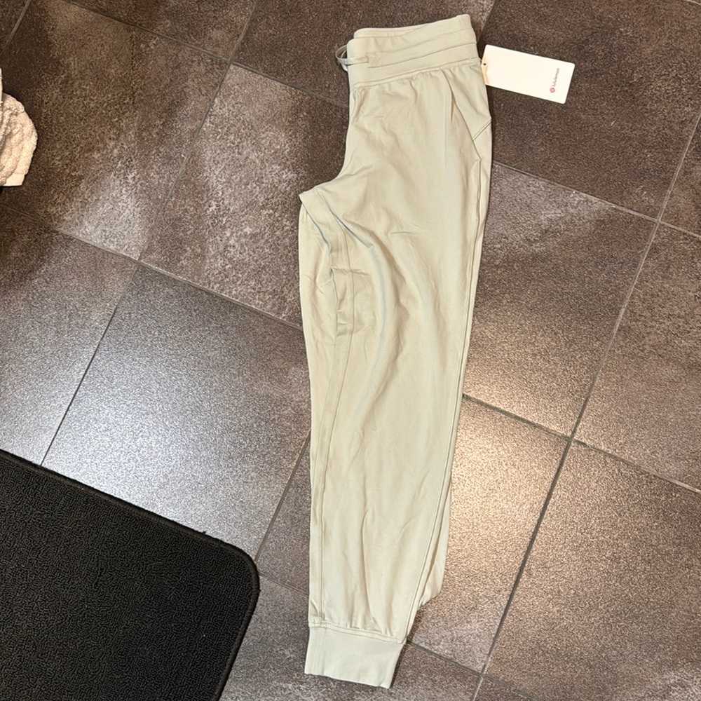 Lululemon ready to Rulu jogger size 6